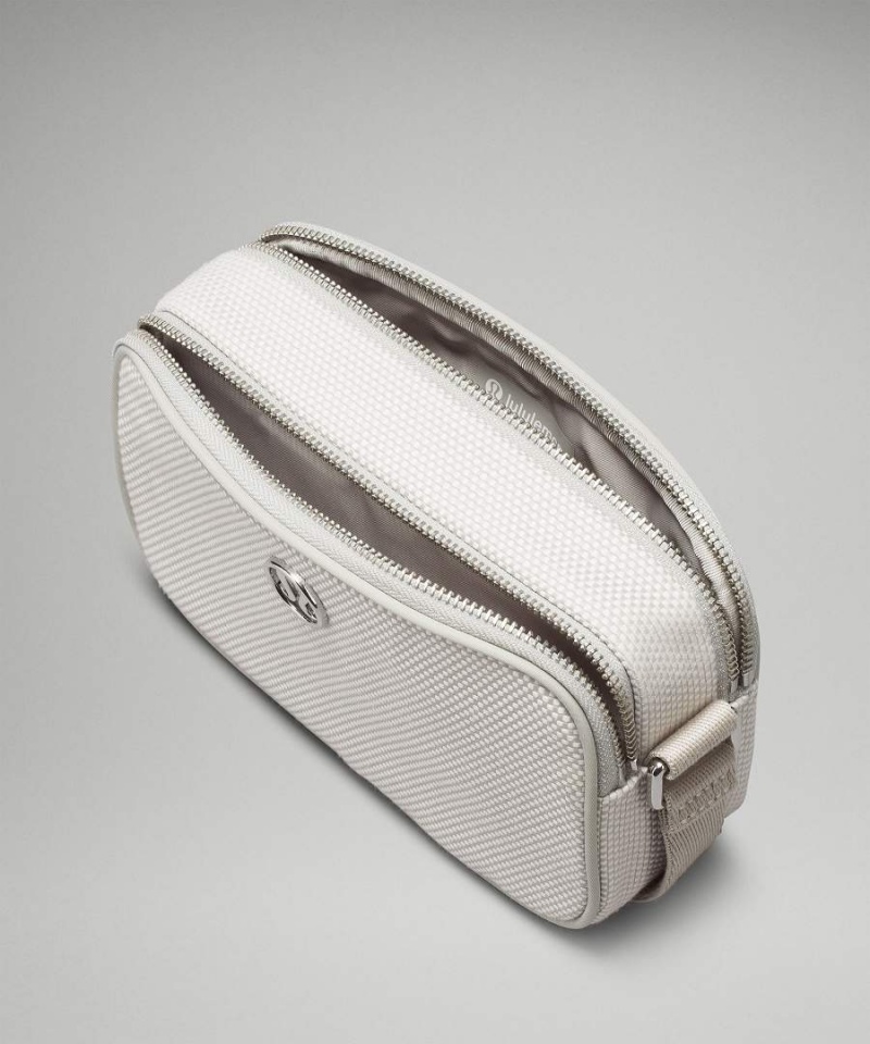Lululemon Camera 2L Canvas Crossbody Väska Dam Beige Vita Beige Sverige | EGYXFA548