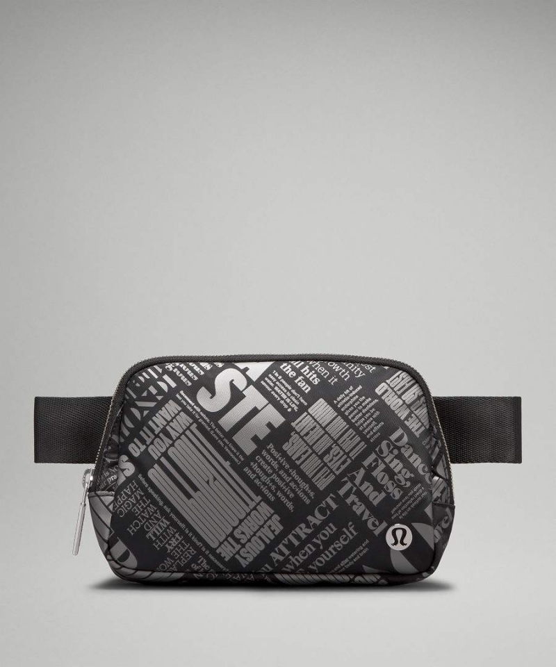 Lululemon Everywhere 1L Manifesto Print Bältesväska Dam Svarta Silver Sverige | QBAUZW783