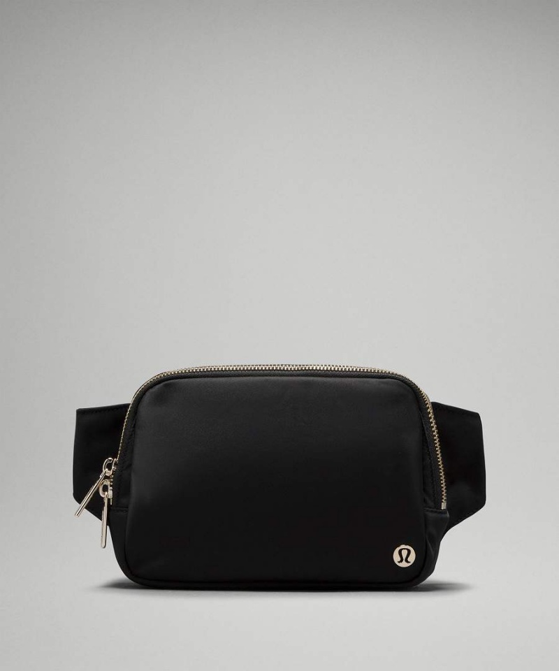 Lululemon Everywhere Large 2L Metal Hardware Bältesväska Dam Svarta Guld Sverige | XGTCKR280