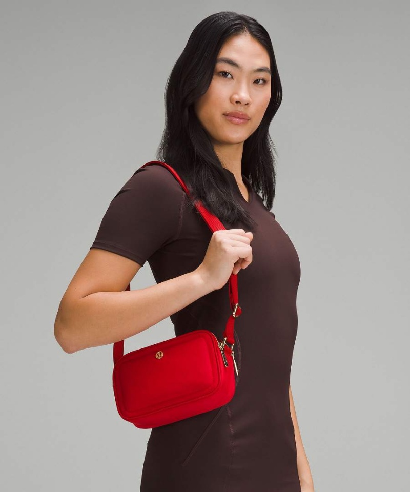 Lululemon Lunar New Year Camera 2L Crossbody Väska Dam Mörkröda Guld Sverige | PUIXOL219
