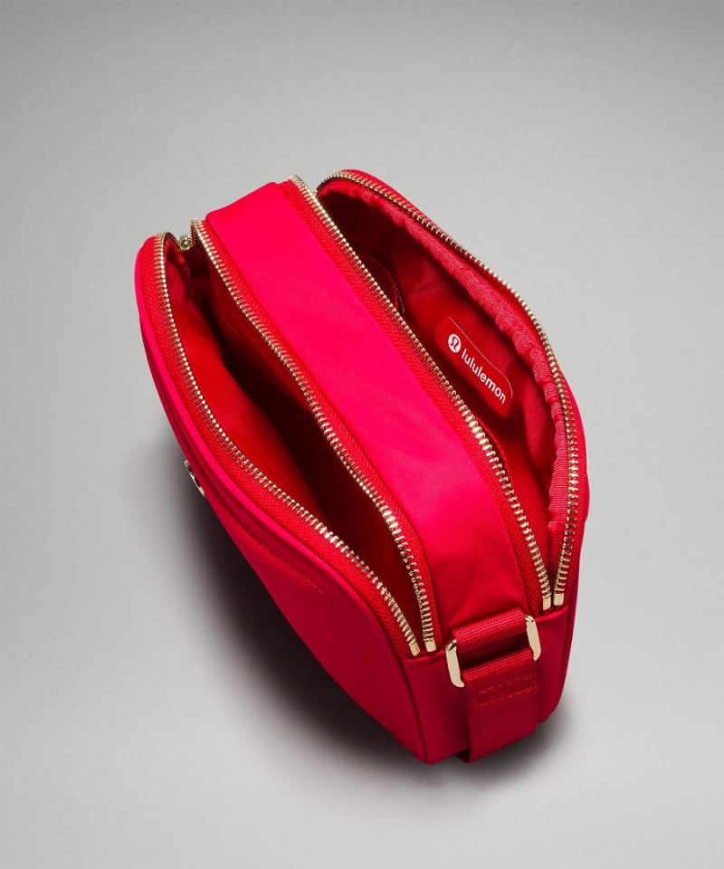 Lululemon Lunar New Year Camera 2L Crossbody Väska Dam Mörkröda Guld Sverige | PUIXOL219